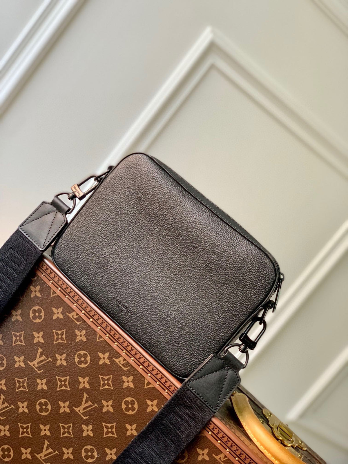 Louis Vuitton Fastline Messenger 23.5 in Dark Brown Patent Calfskin Bag