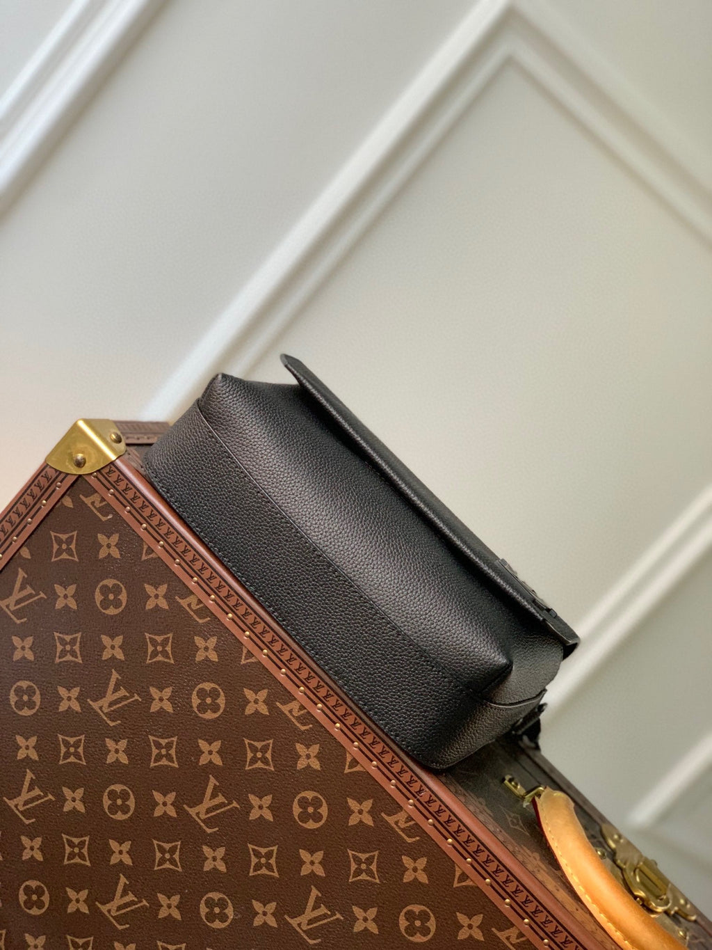 Louis Vuitton Fastline Messenger 23.5 in Dark Brown Patent Calfskin Bag