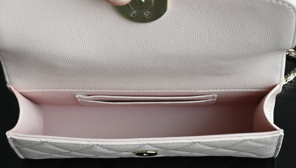 Chanel 25S Kelly 18 cm in Light Pink Lambskin Bag