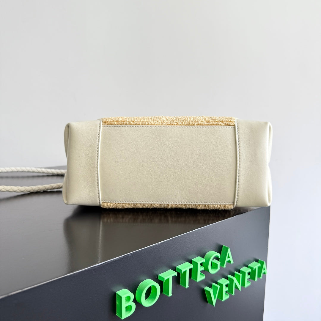 Bottega Veneta 25S Small Andiamo 25 in Ivory Calfskin and Raffia Bag