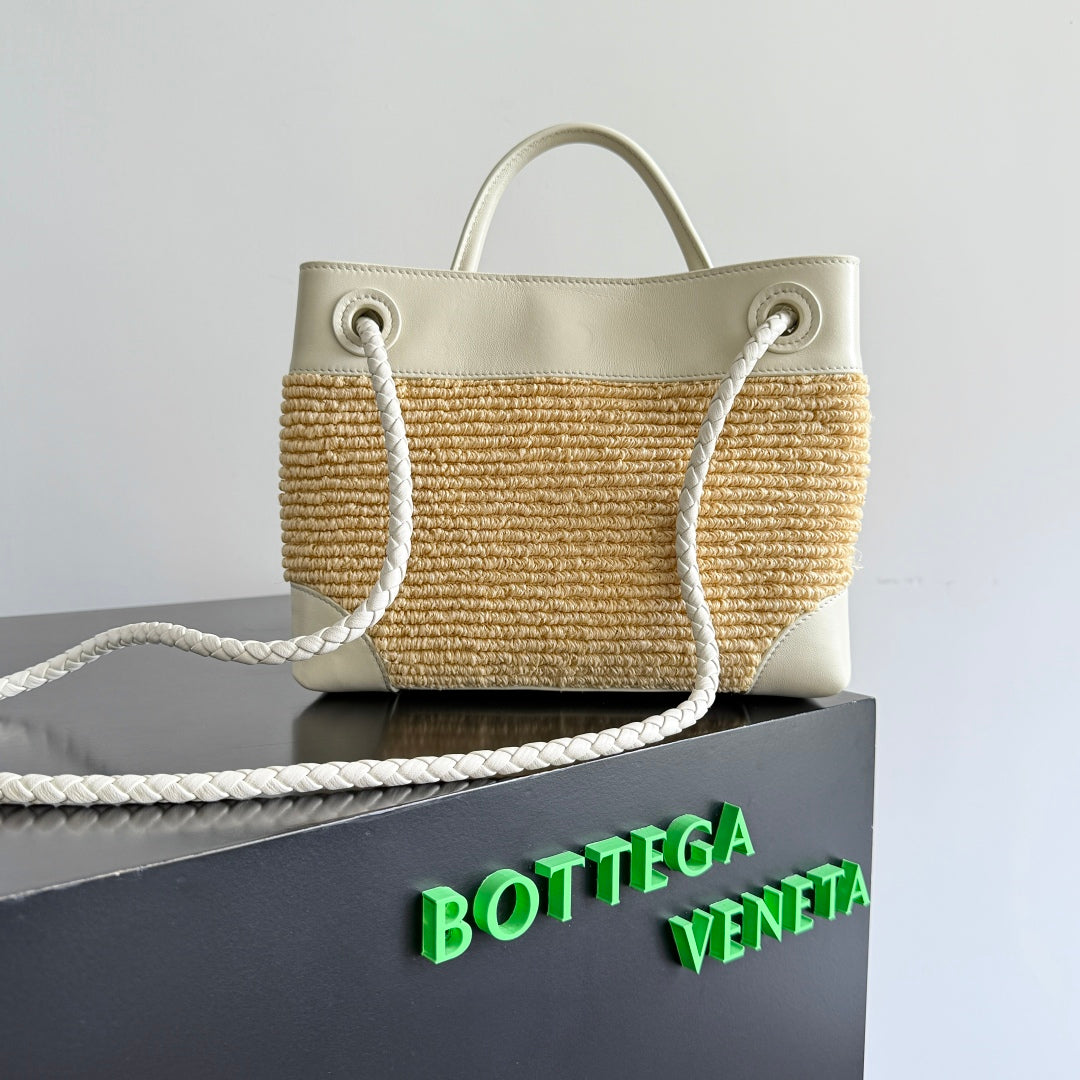 Bottega Veneta 25S Small Andiamo 25 in Ivory Calfskin and Raffia Bag