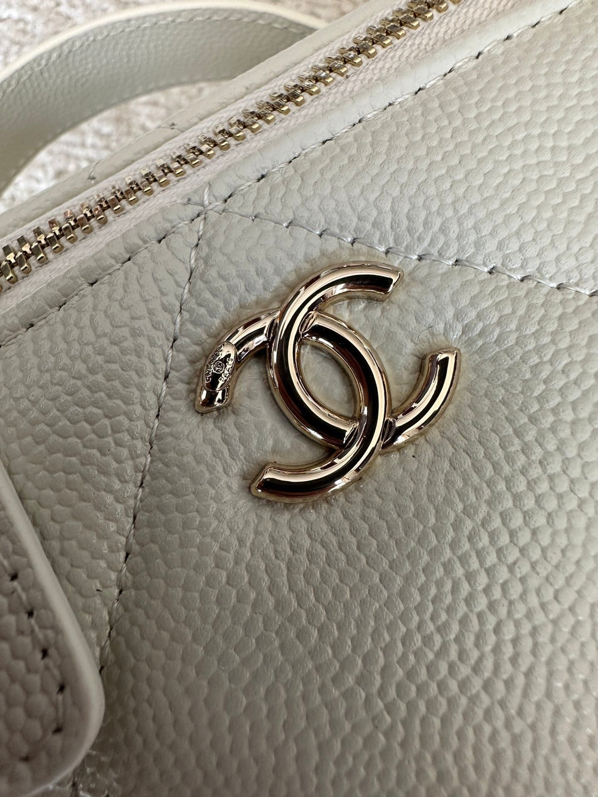 Chanel 25S Vanity Bag 17 in White Caviar Leather with Gold Hardware