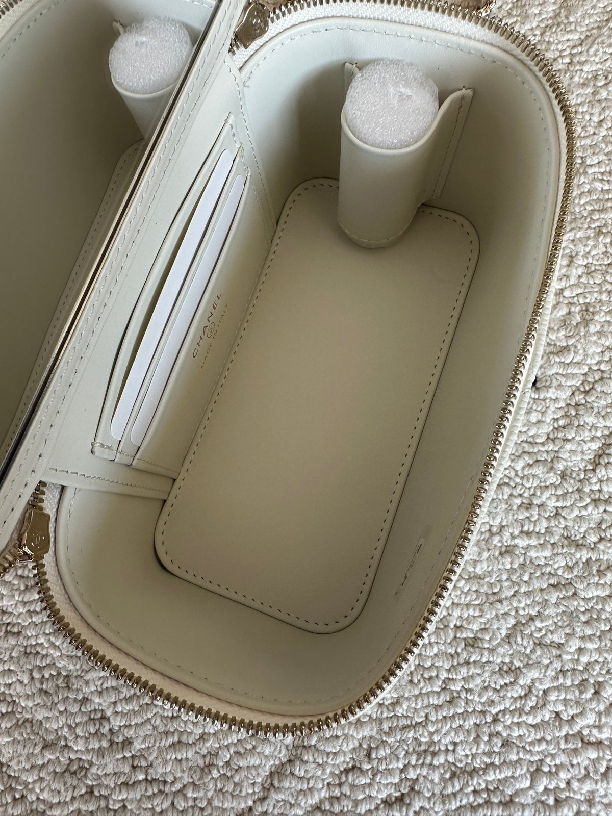 Chanel 25S Vanity Bag 17 in White Caviar Leather with Gold Hardware