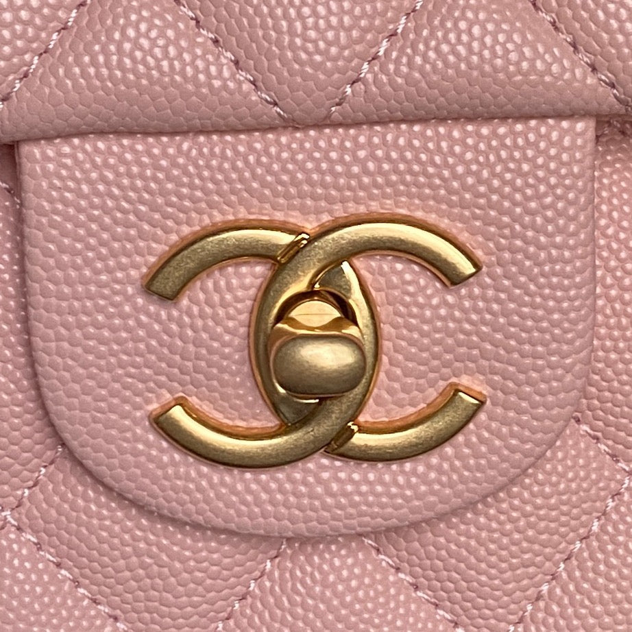 Chanel 25S Flap Bag 22 cm in Pink Caviar with Gold Hardware