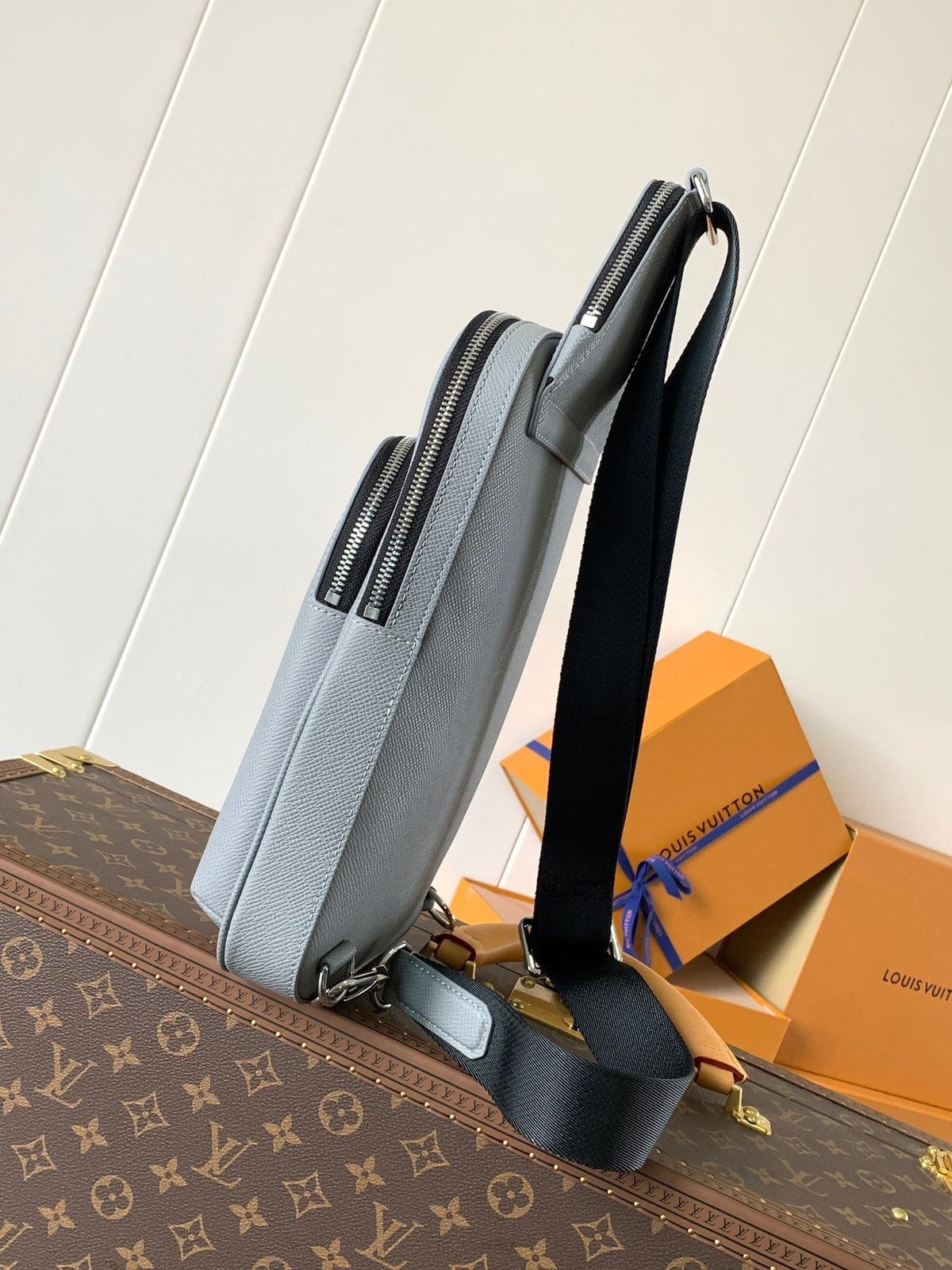 Louis Vuitton Avenue Slingbag 31 in Grey Taiga Leather Bag