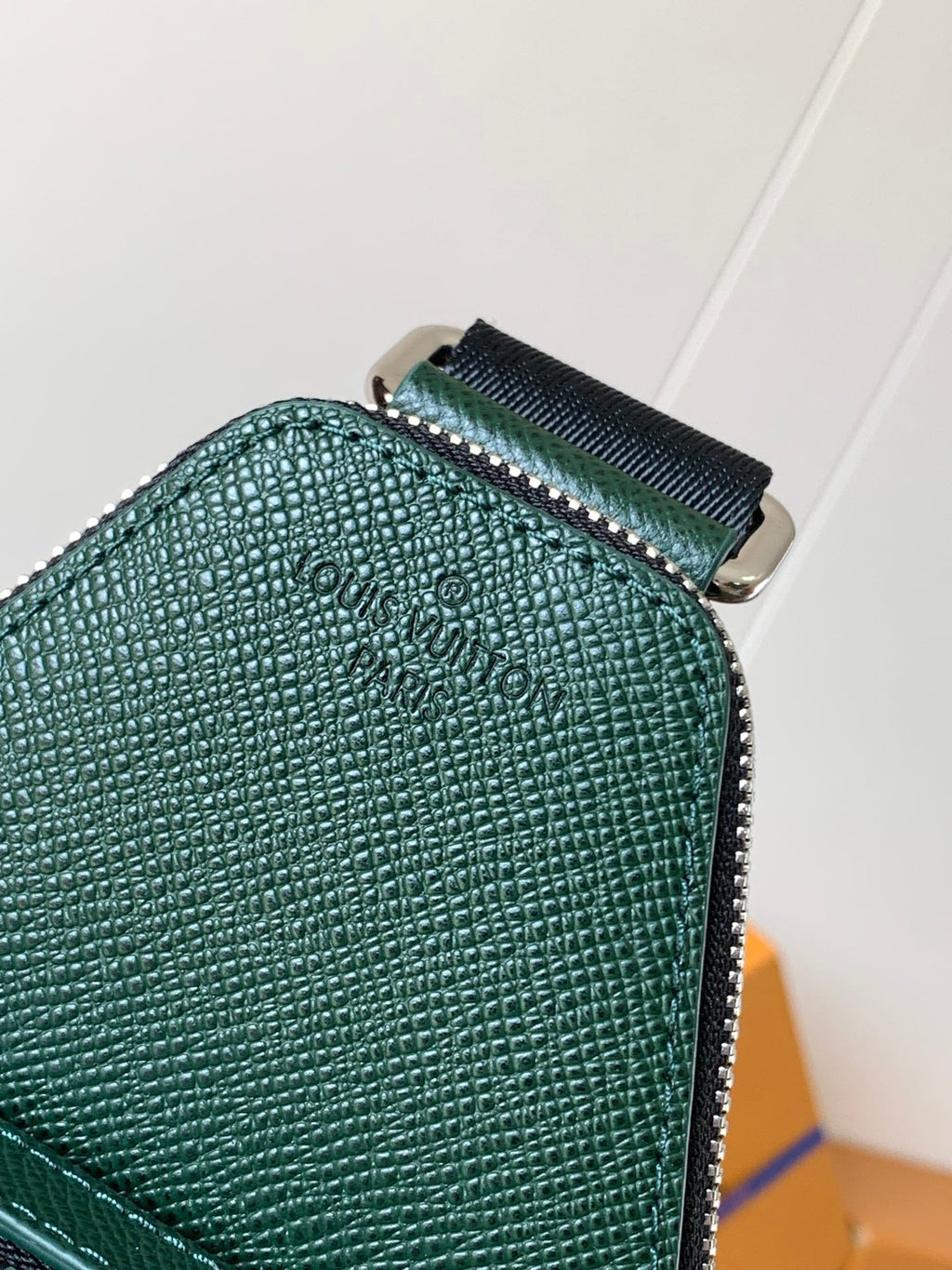 Louis Vuitton Avenue Slingbag 31 in Dark Green Taiga Leather Bag