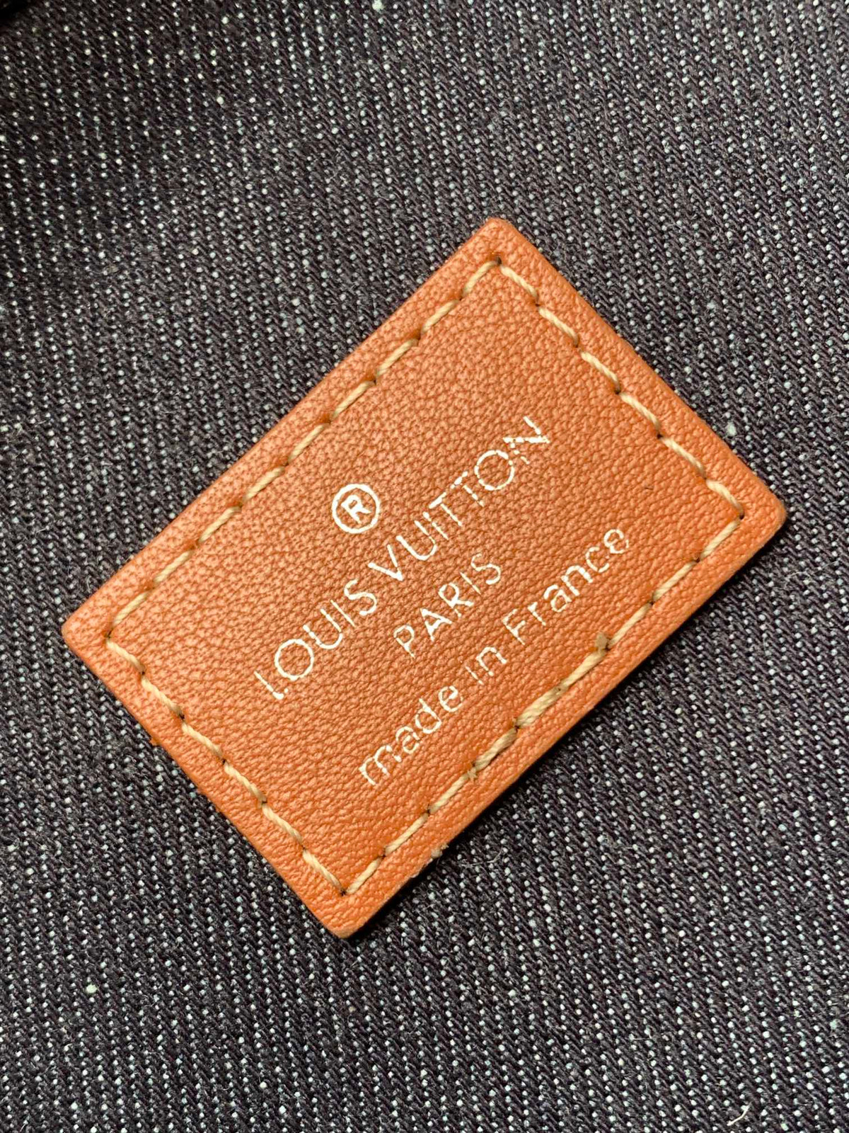 Louis Vuitton Avenue Slingbag 31 in Black Monogram Canvas with Brown Logo Bag