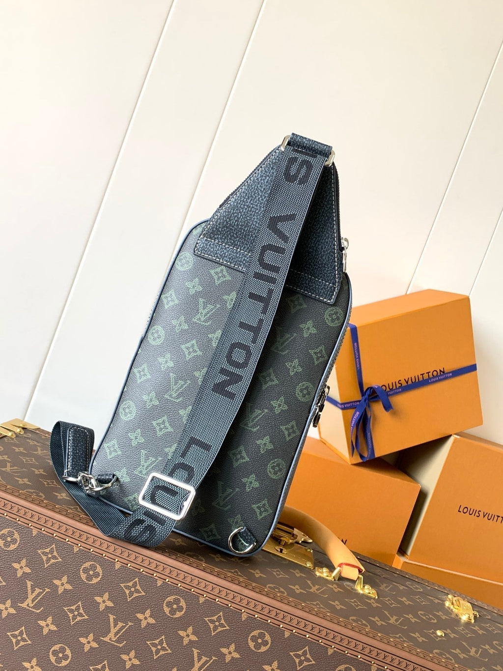 Louis Vuitton Avenue Slingbag 31 in Black Monogram Canvas with Brown Logo Bag