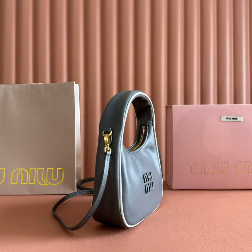 Hobo Bolsa Wander Dark Gray in Calfskin