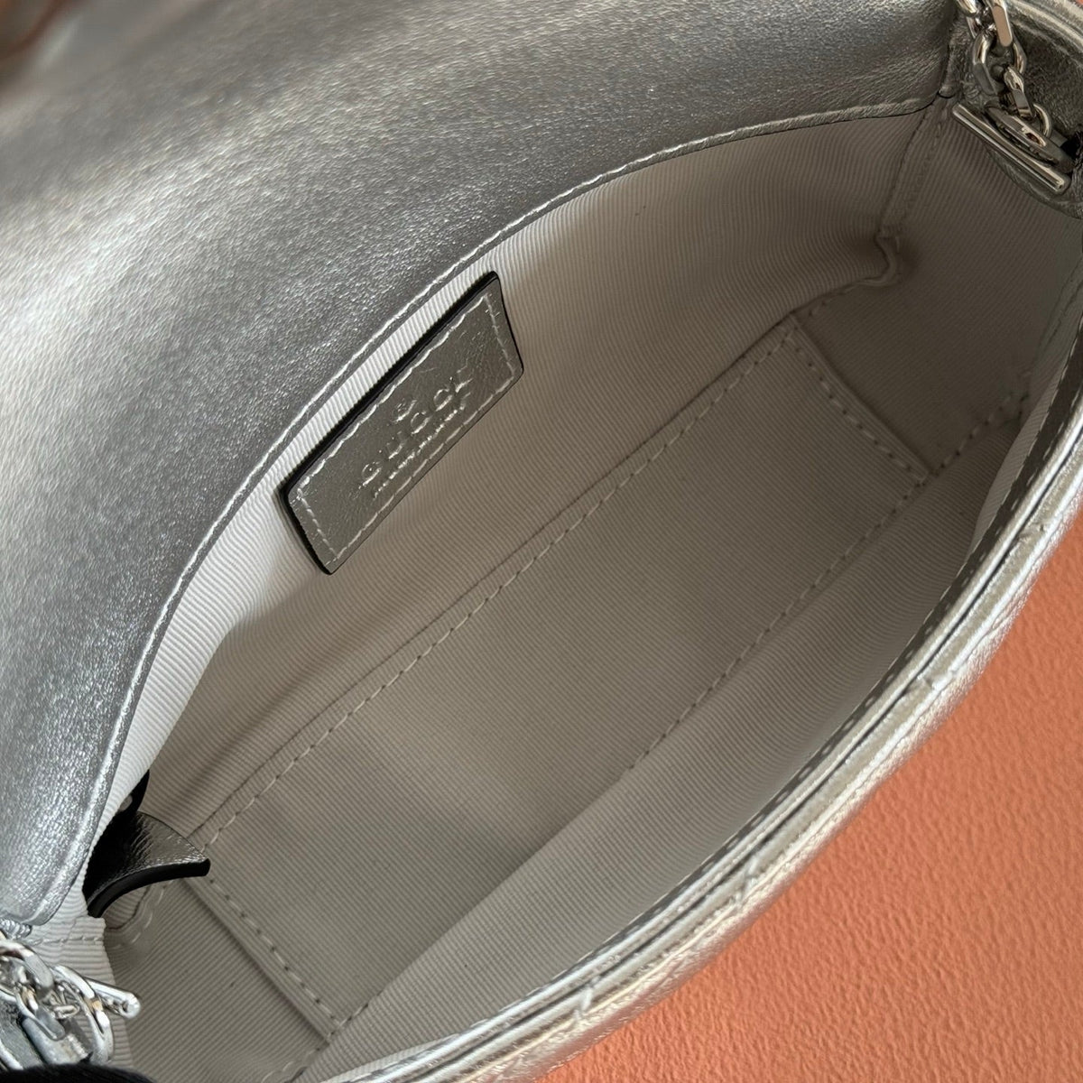 Gucci 26S Marmont Bag 16 in Silver Lambskin