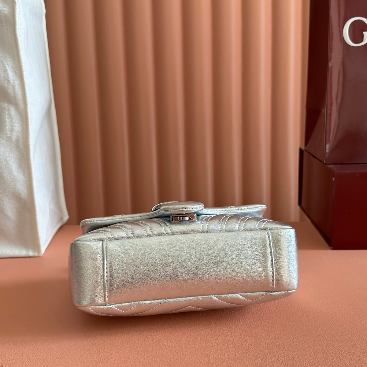 Gucci 26S Marmont Bag 22 in Silver Lambskin