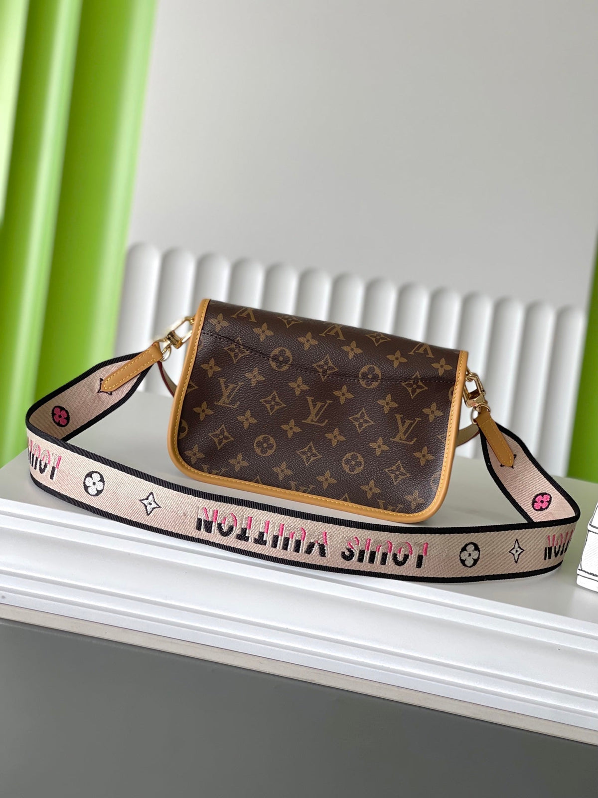 Louis Vuitton Diane 25 in Brown Monogram Canvas Tanned Cowhide Bag