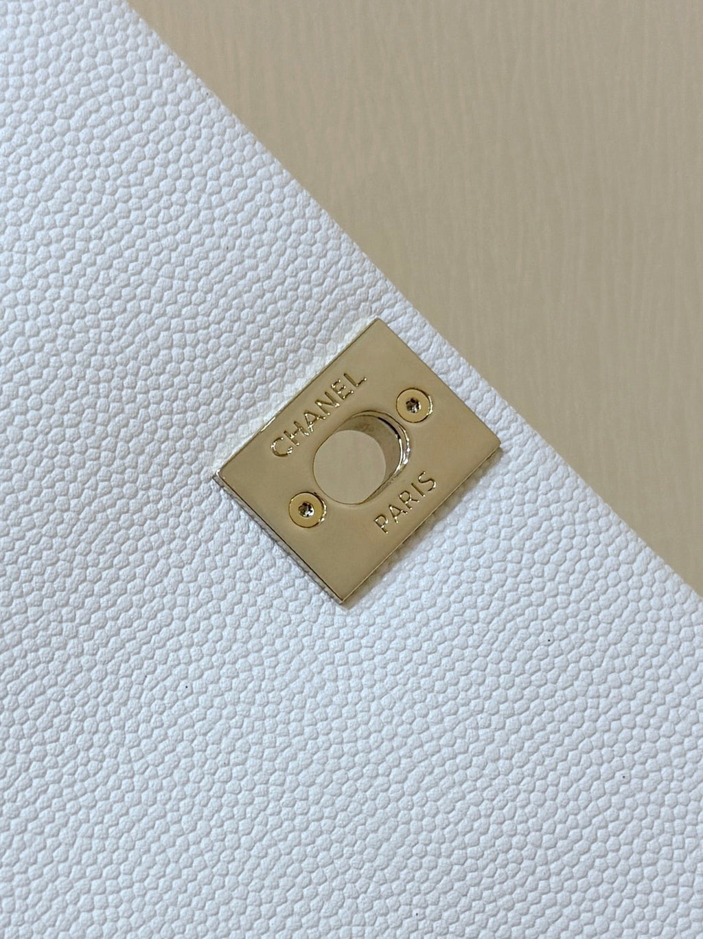 Chanel 25S Coco Crush Handle 18 in White Calfskin Gold Hardware Bag
