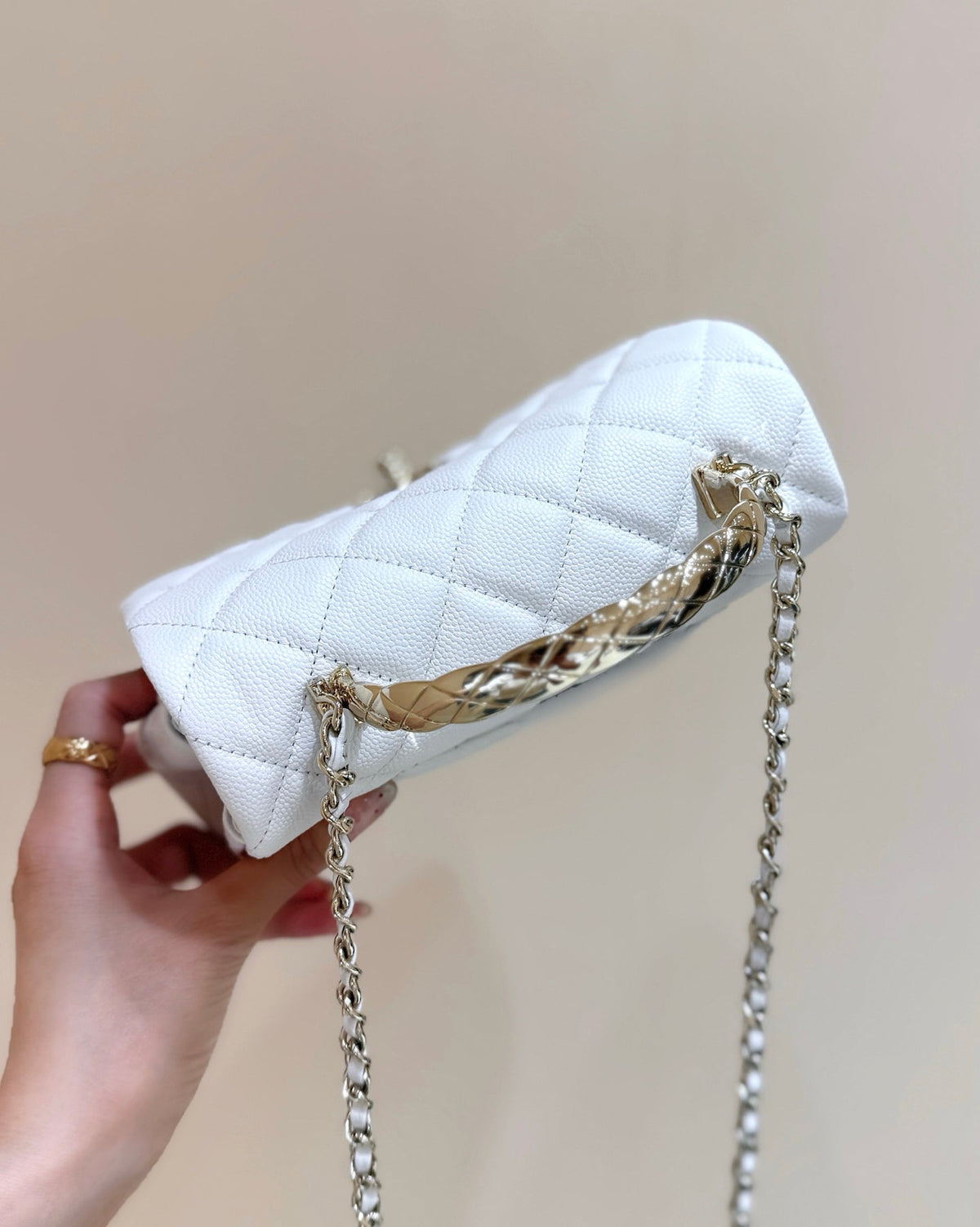 Chanel 25S Coco Crush Handle 18 in White Calfskin Gold Hardware Bag